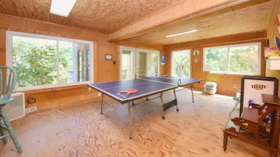 Dock Holiday – Ping Pong