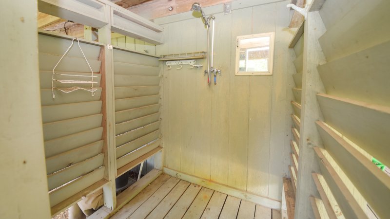 Dock Holiday – Outdoor Shower