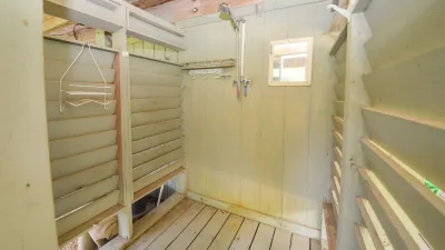 Dock Holiday – Outdoor Shower