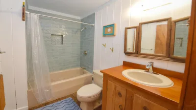 Dock Holiday – Common Bath for BR2 and BR3