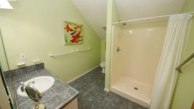 Gus's Hideaway – Private Bath for BR1 and BR2