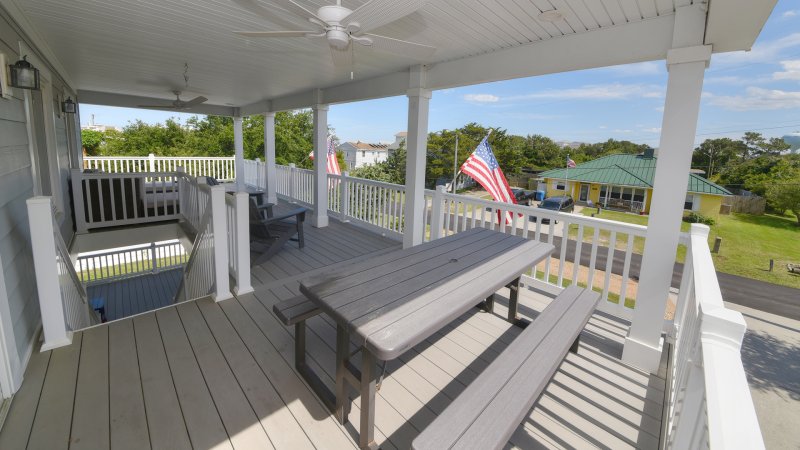 Heroes Retreat 2 – Covered Deck