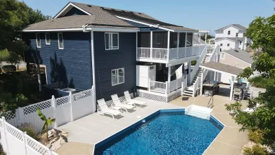 Shore To Please – Pool
