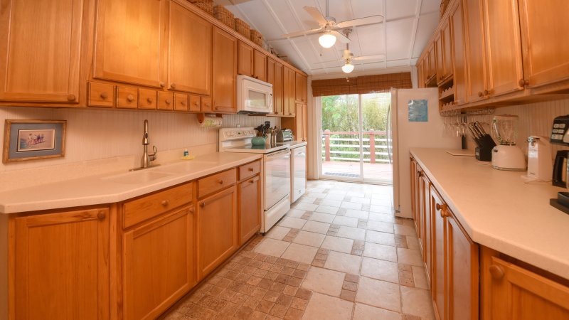 Aloha Surf Shack – Kitchen