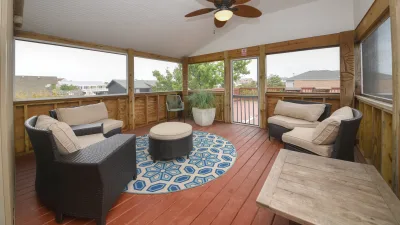 Aloha Surf Shack – Screened Porch
