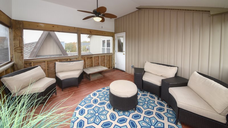 Aloha Surf Shack – Screened Porch