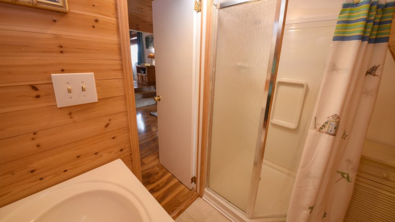 Aloha Surf Shack – Common Bath for 1st Floor