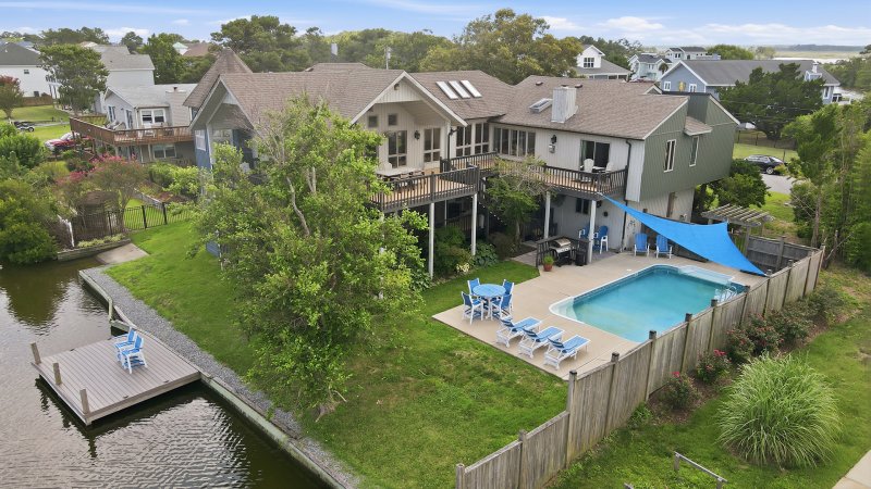 The Shore House – Exterior