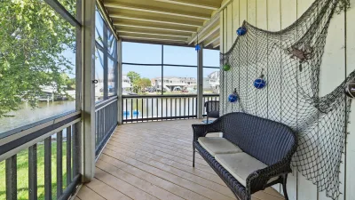 The Shore House – Screened Deck