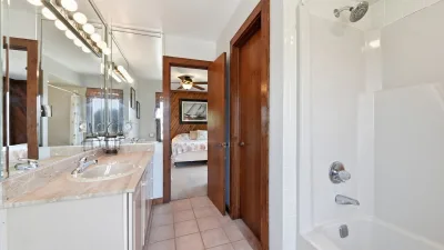 The Shore House – Private Bath for BR1
