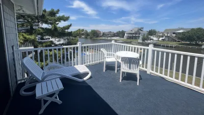 Relax Inn – Deck