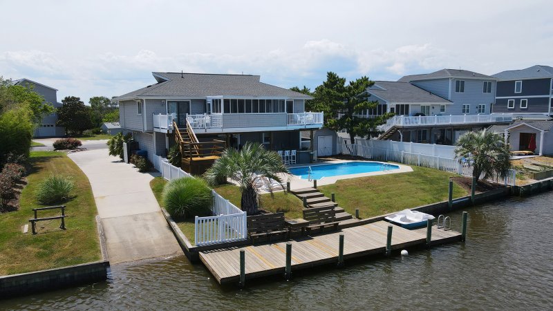 Relax Inn – Exterior