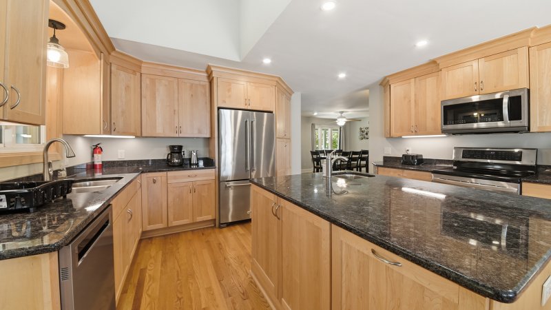 Azure on the Bay – Kitchen