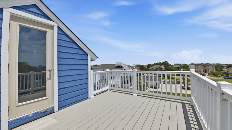 Azure on the Bay – Deck