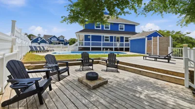 Azure on the Bay – Poolside Sitting Area