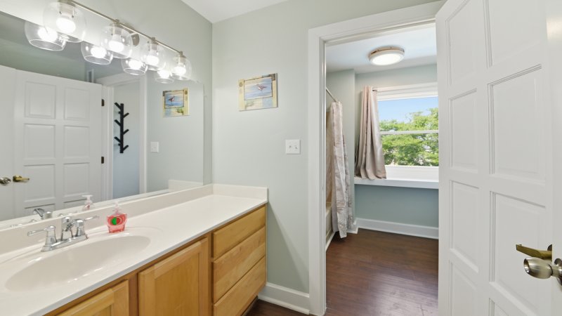 Azure on the Bay – Common Bath for 2nd Floor
