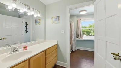 Azure on the Bay – Common Bath for 2nd Floor