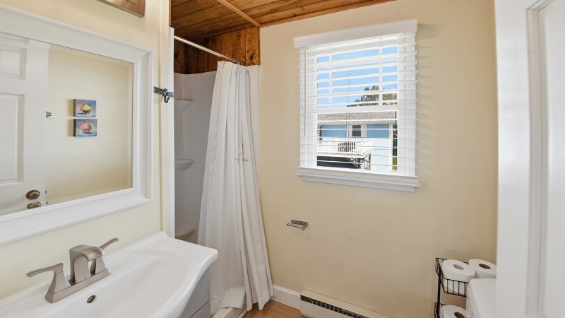 Failte – Common Bath for 2nd Floor