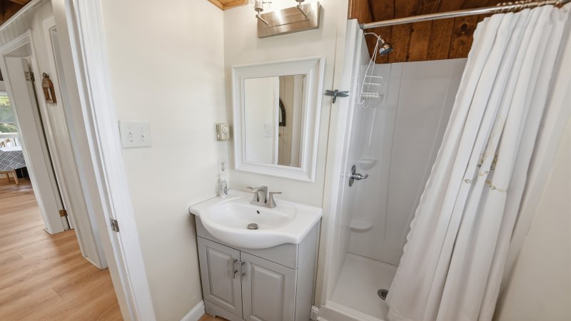 Failte – Common Bath for 2nd Floor