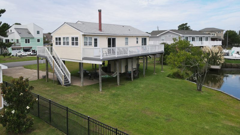 Cox's Legal Pad – Exterior