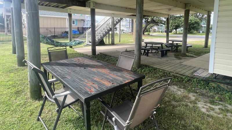 Cox's Legal Pad – Outdoor Sitting Area