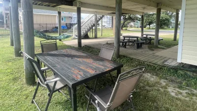 Cox's Legal Pad – Outdoor Sitting Area