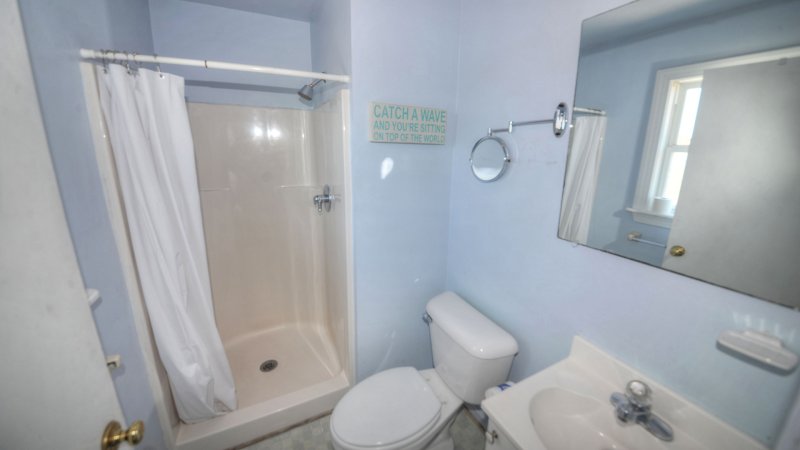 Cox's Legal Pad – Private Bath for BR1