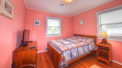 Cox's Legal Pad – Bedroom 2