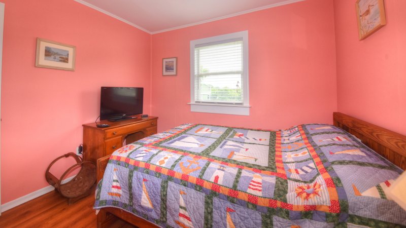 Cox's Legal Pad – Bedroom 2
