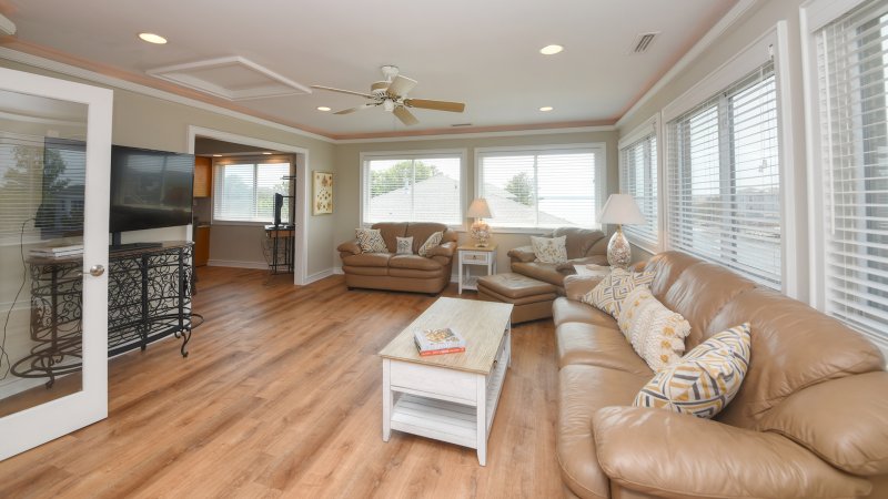 The Sundance Squid – Family Room