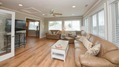 The Sundance Squid – Family Room