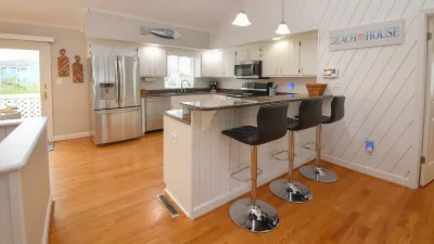 Coastal Retreat – Kitchen