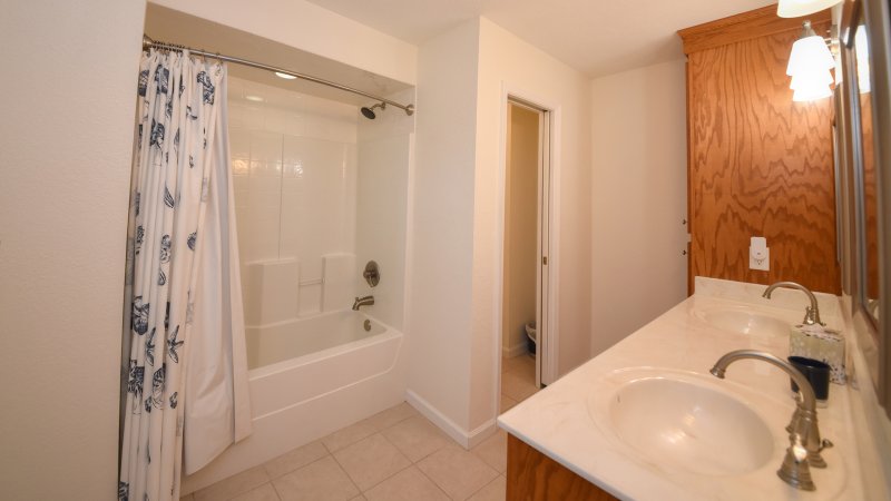 Ohana Bay – Private Bath for BR1
