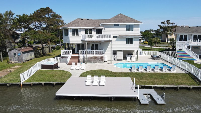 O-Bay-B – Exterior