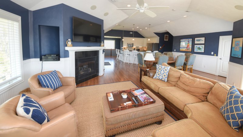 O-Bay-B – Living Room