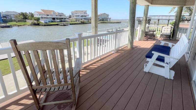 O-Bay-B – Covered Deck