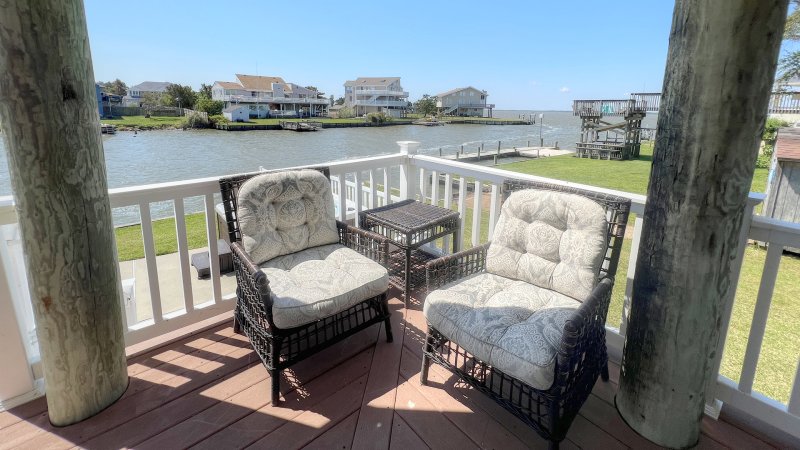 O-Bay-B – Covered Deck