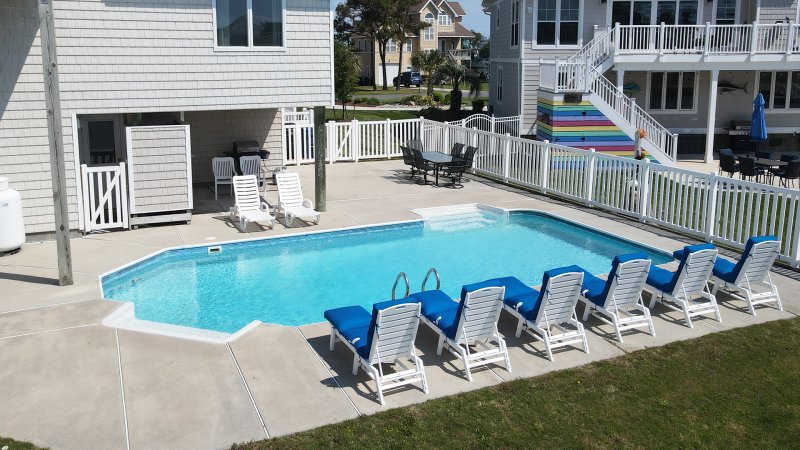O-Bay-B – Pool