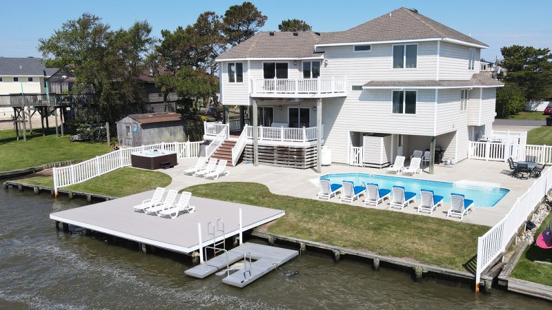 O-Bay-B – Pool