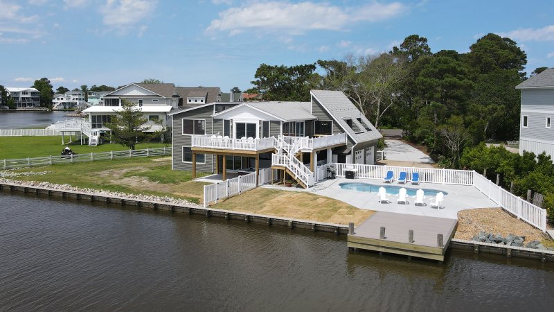 Grace on the Bay – Exterior