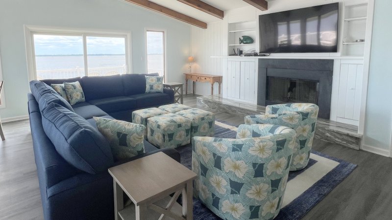 Grace on the Bay – Living Room