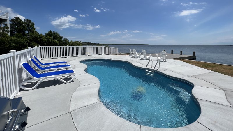 Grace on the Bay – Pool