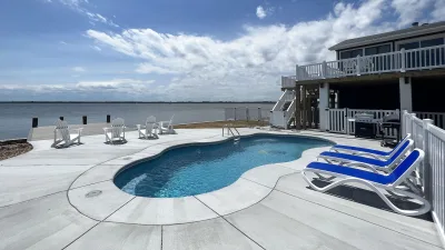 Grace on the Bay – Pool