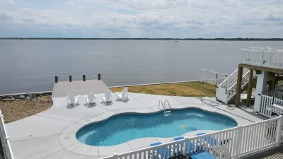 Grace on the Bay – Pool