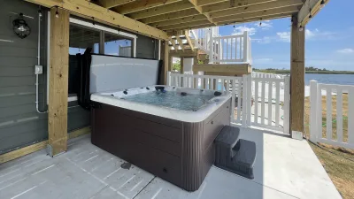 Grace on the Bay – Hot Tub