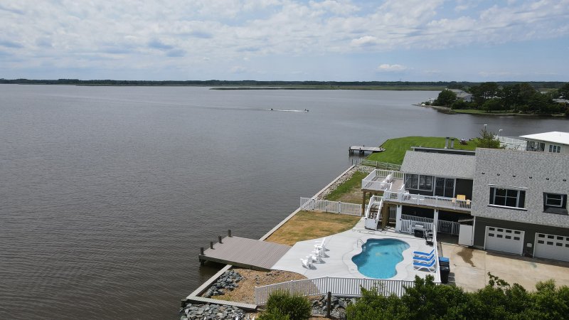 Grace on the Bay – Exterior