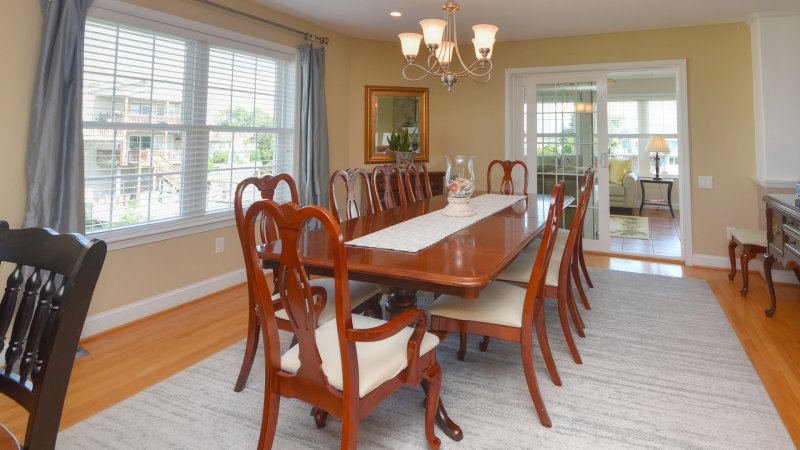 Captain's Watch – Dining Room