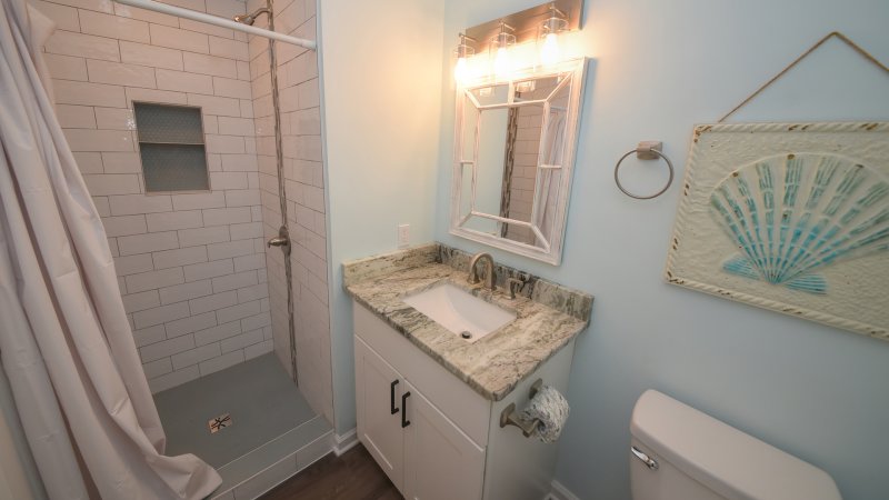 Grace on the Bay – Common Bath for 2nd Floor