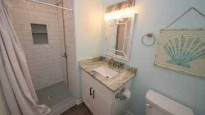 Grace on the Bay – Common Bath for 2nd Floor