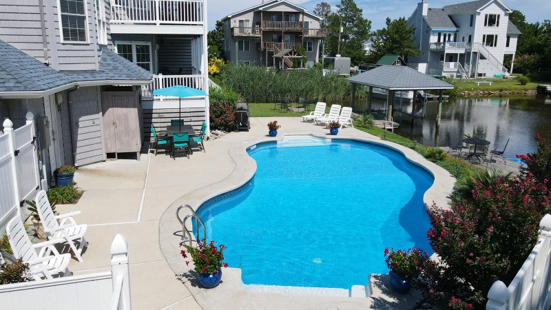 Captain's Watch – Pool